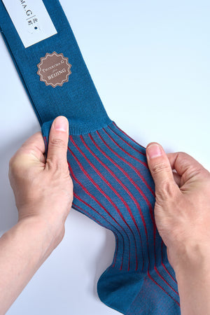 #Color_Deep blue with red stripes