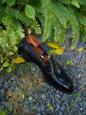Ilcea Box Calf Brogue Penny Loafers#Color_Black