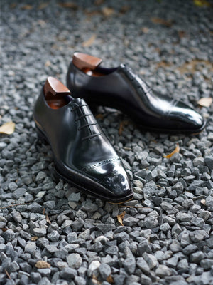 Ilcea Box Calf Quarter Brogue Oxford Shoes#Color_Black