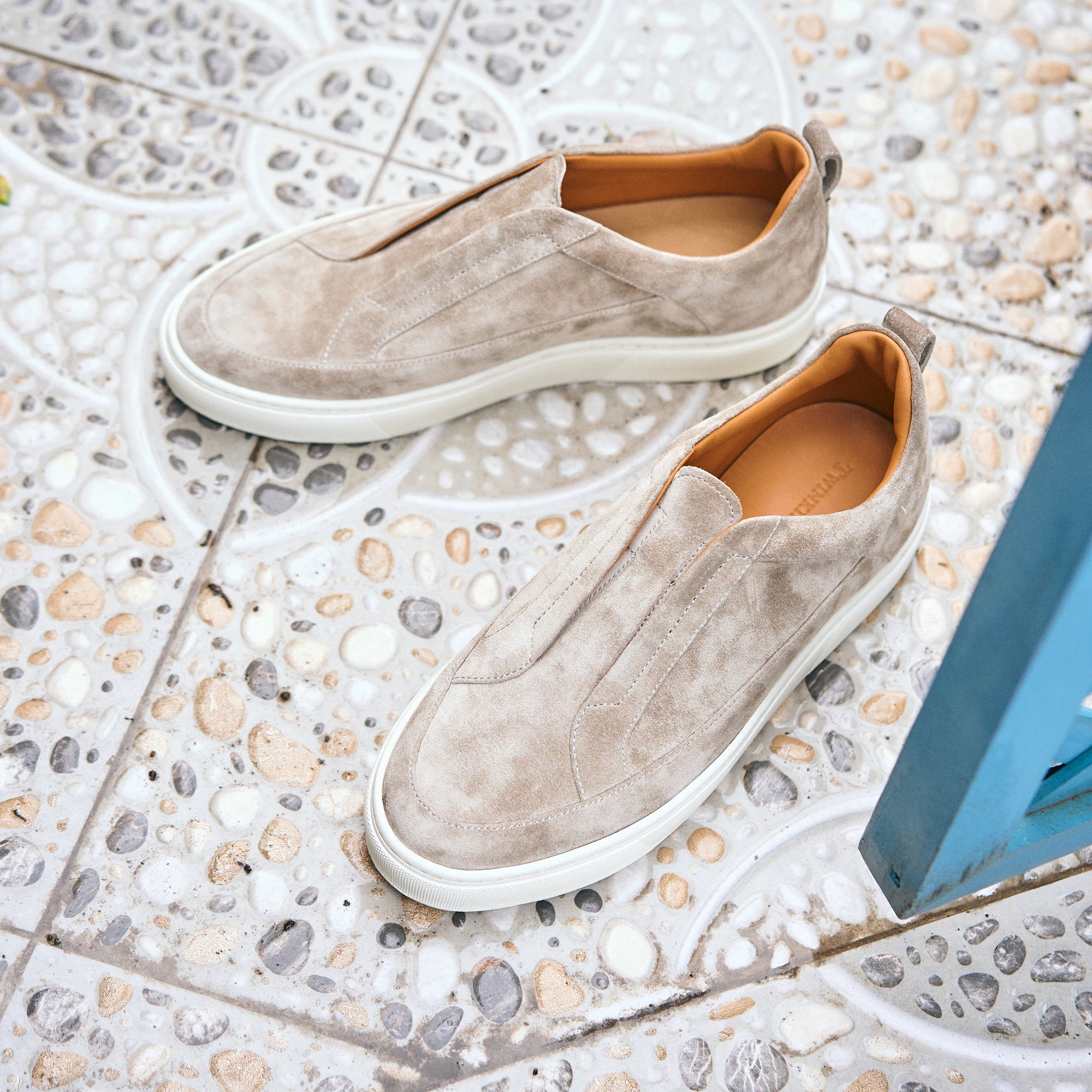 Laceless Travel Sneaker 3030